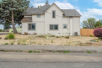 229 NE Maple St in Sublimity, OR - Building Photo - Building Photo
