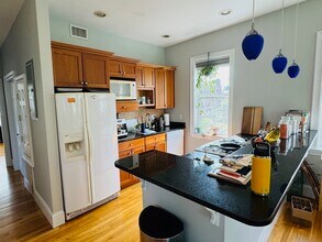 136 Hudson St, Unit 3 in Somerville, MA - Building Photo - Building Photo