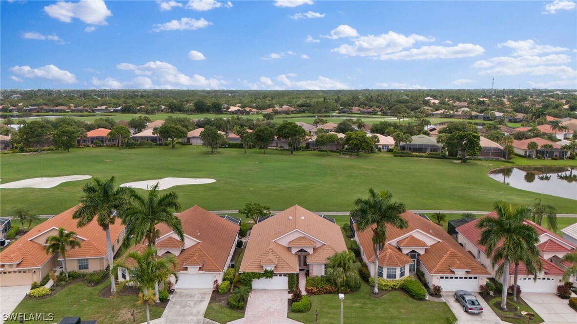 8429 Indian Wells Way in Naples, FL - Foto de edificio