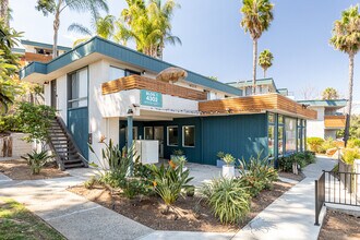 Trolley Palm in La Mesa, CA - Building Photo - Building Photo