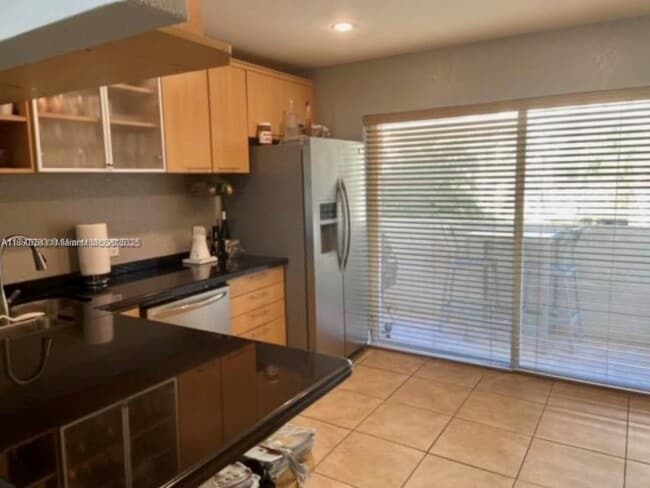 677 NE 24th St in Miami, FL - Building Photo - Building Photo