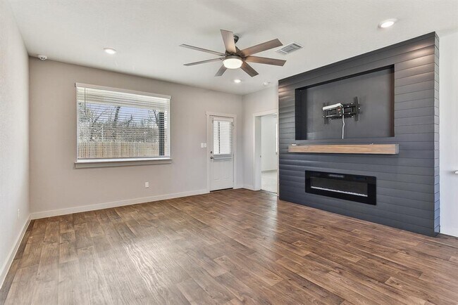 332 Big Sandy Creek Dr in Hutto, TX - Building Photo - Building Photo