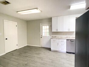 29 North St in Mary Esther, FL - Building Photo - Building Photo