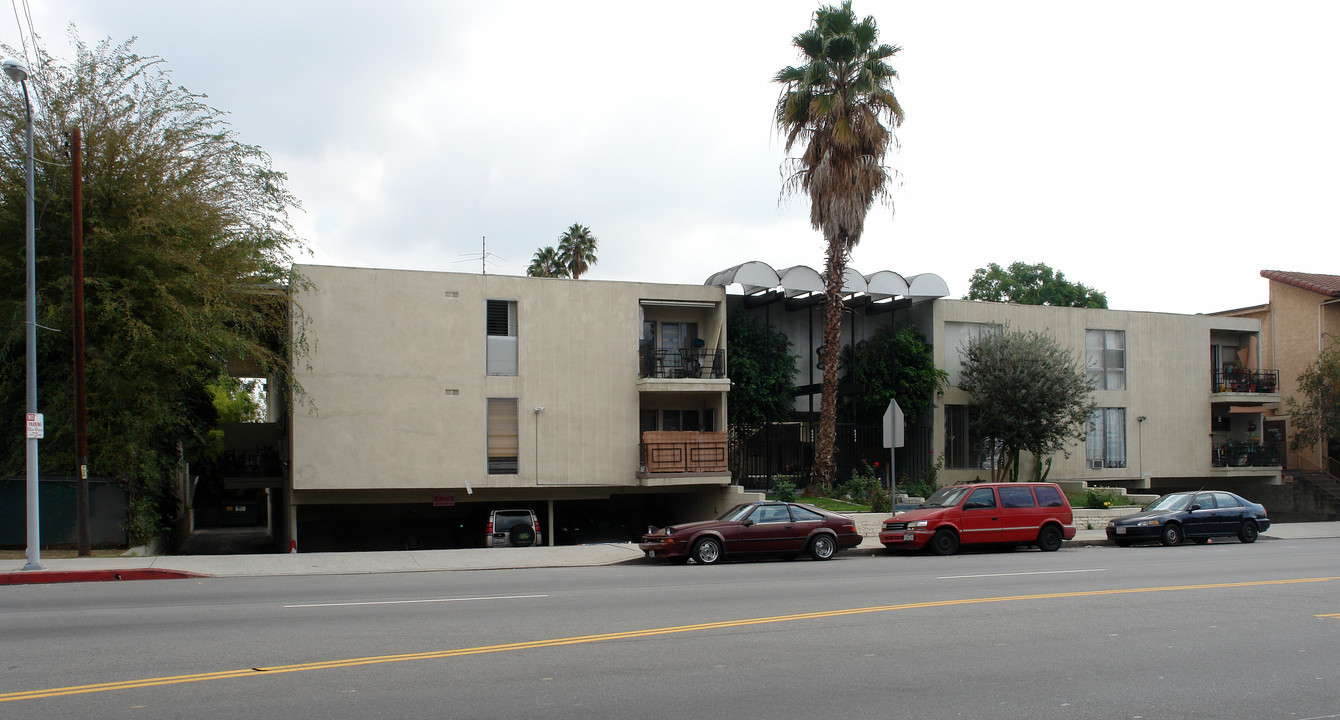 6248 Woodman Ave in Van Nuys, CA - Foto de edificio