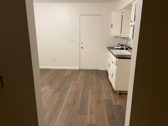 218 Woodrow Ave, Unit A in Bakersfield, CA - Building Photo - Building Photo