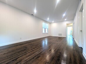 2437 W Leland Ave in Chicago, IL - Building Photo - Building Photo