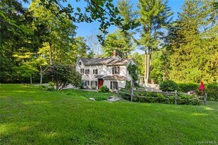 31 Kittredge Dr in Carmel, NY - Building Photo