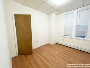 1572 Tremont St, Unit 1 in Boston, MA - Foto de edificio - Building Photo