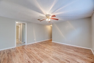 12500 SW 2nd St in Yukon, OK - Foto de edificio - Building Photo