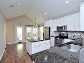 7804 Diamond Trail in Lago Vista, TX - Building Photo - Building Photo