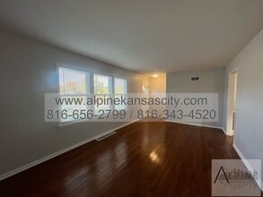 805 NE 72nd St in Kansas City, MO - Building Photo - Building Photo
