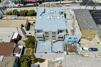 821 Taraval Ave in San Francisco, CA - Foto de edificio - Building Photo