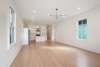 1227 Feliciana St in New Orleans, LA - Foto de edificio - Building Photo