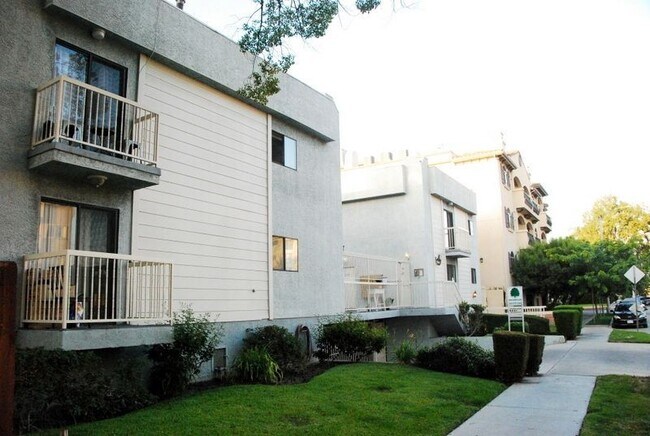 11215 Camarillo Street, in North Hollywood, CA - Building Photo - Building Photo