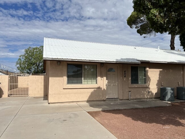 property at 404 S 7th Ave