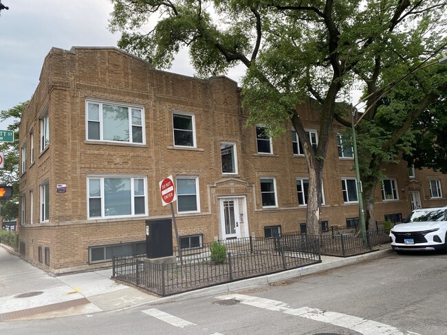 4751 N Leavitt St in Chicago, IL - Building Photo - Building Photo