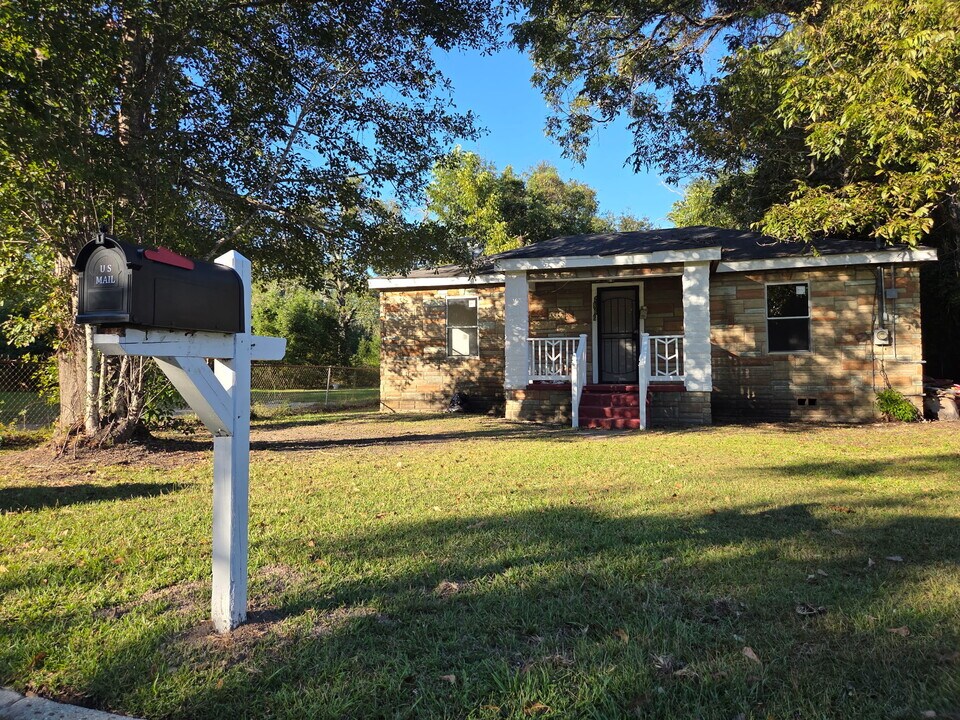 2866 Edgewood St in Mobile, AL - Building Photo