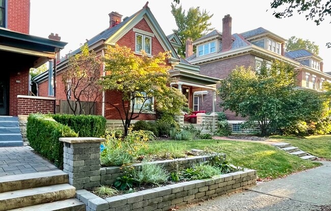 290 E Deshler Ave