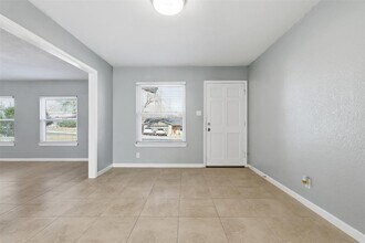 1103 Floradale Dr in Austin, TX - Building Photo - Building Photo