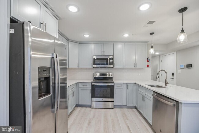 2408 N Mascher St-Unit -B in Philadelphia, PA - Building Photo - Building Photo