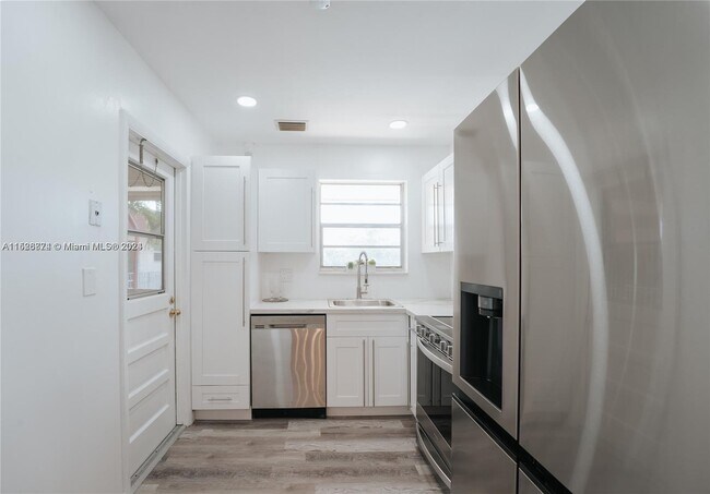 2041 NW 81st Ave-Unit -427 in Pembroke Pines, FL - Building Photo - Building Photo