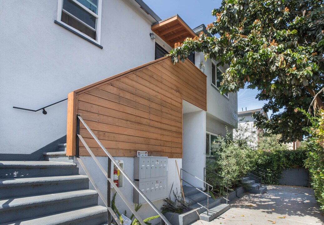 1260 W 39th St in Los Angeles, CA - Building Photo