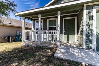 10214 Robbins Grove in San Antonio, TX - Building Photo - Building Photo