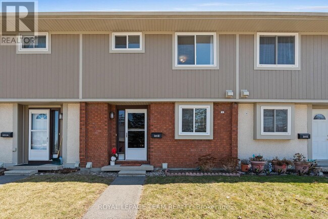 3893 Old Richmond Rd in Ottawa, ON - Building Photo - Building Photo