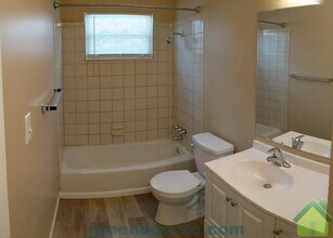 9106 W 78th St in Overland Park, KS - Building Photo - Building Photo