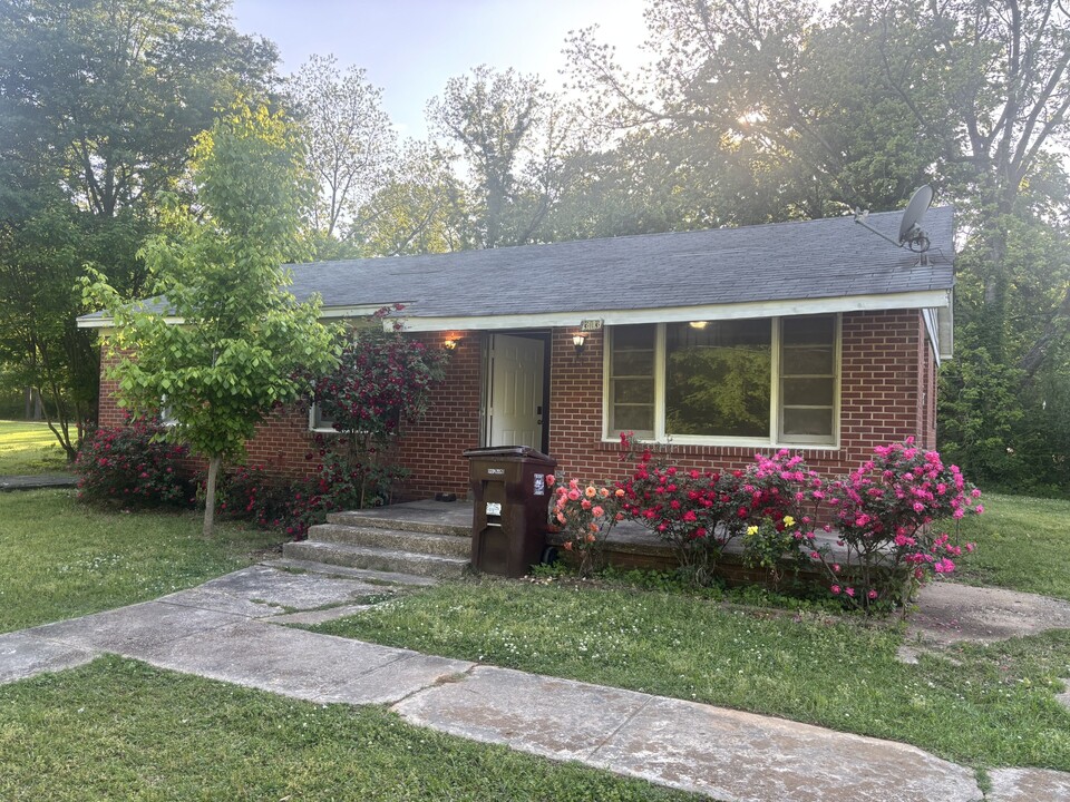 313 Cemetery Rd in Baldwyn, MS - Foto de edificio