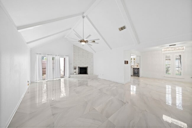 property at 2615 Yorktown Ln