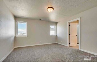 3077 N Chianti Ave in Meridian, ID - Foto de edificio - Building Photo