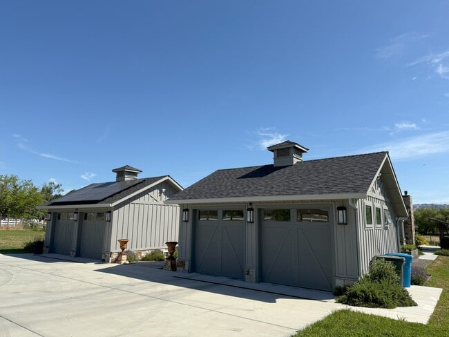974 Thompson Ln in Petaluma, CA - Building Photo - Building Photo