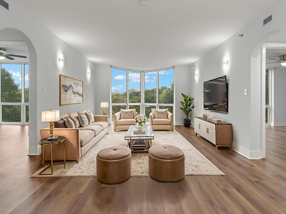 2870 Pharr Ct S Northwest in Atlanta, GA - Building Photo