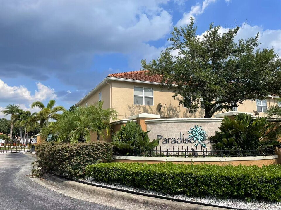 5317 Paradise Cay Cir in Kissimmee, FL - Building Photo