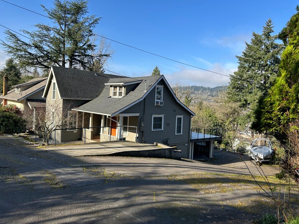 1505 Madison St in Oregon City, OR - Building Photo