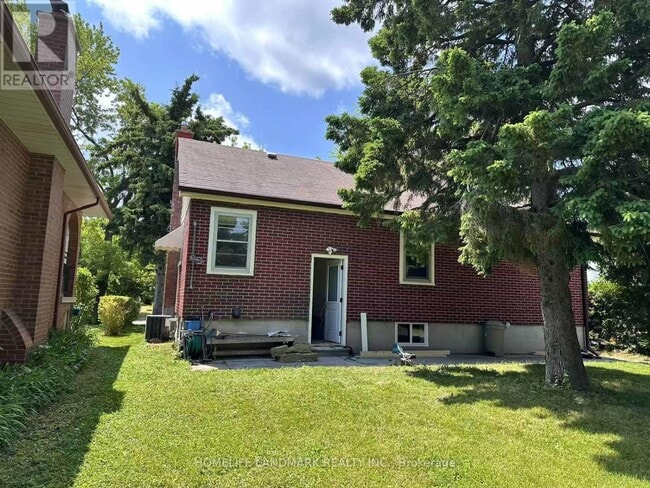 property at 82 Oxford St