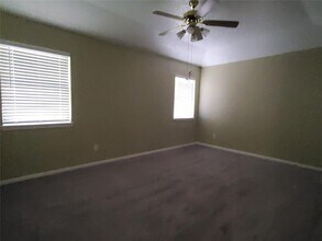 910 Cottonbowl Dr in Taylor, TX - Building Photo - Building Photo