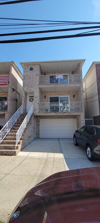 64 70th St, Unit 2 in Guttenberg, NJ - Building Photo