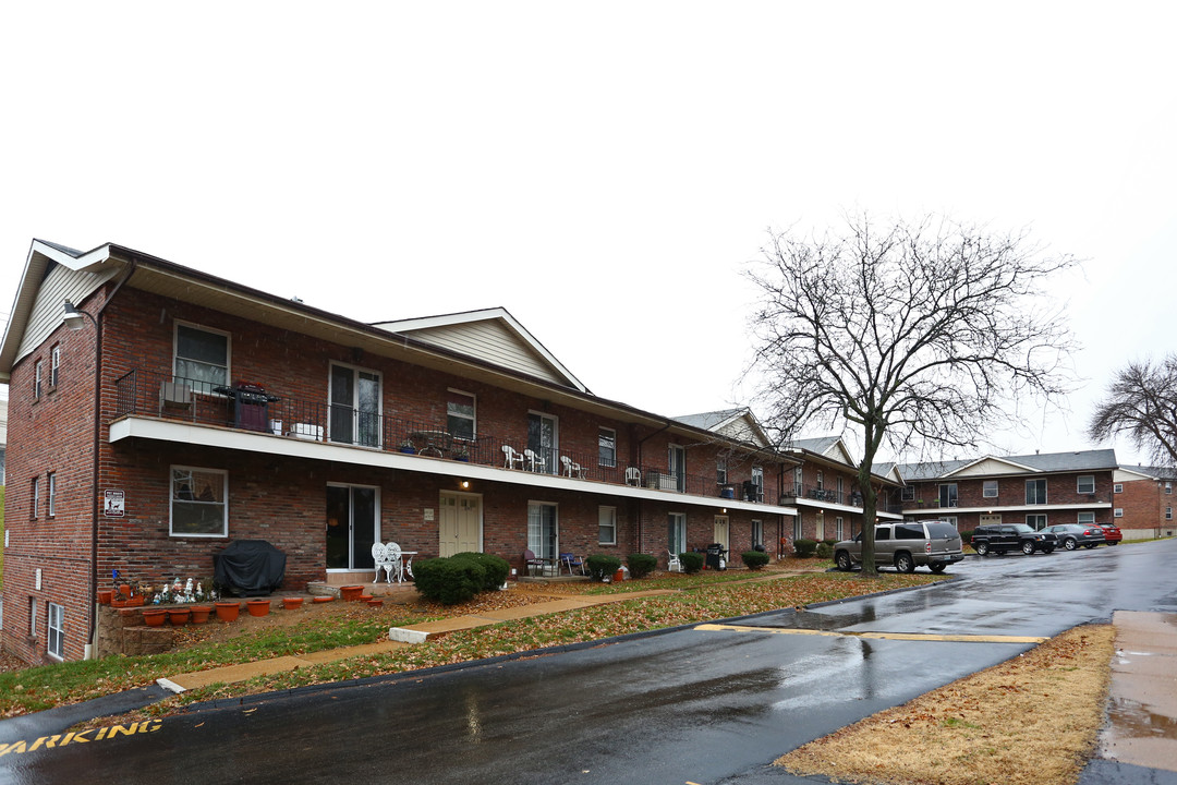 Colonial Woods in St. Louis, MO - Foto de edificio