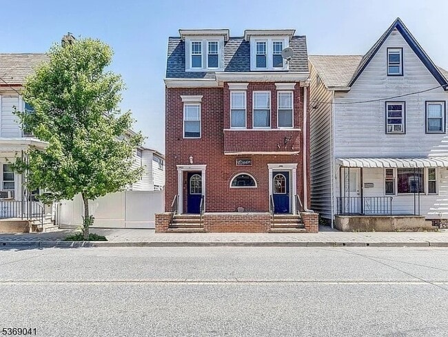 property at 511 S Main St