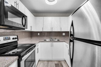 1885 W 56th St in Hialeah, FL - Building Photo - Building Photo