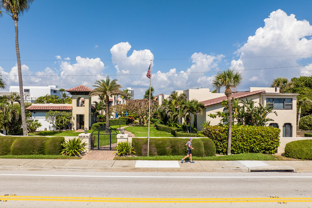 Jardin Del Mar in Delray Beach, FL - Building Photo