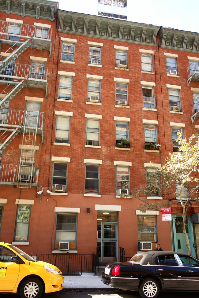 502 W 55th St in New York, NY - Building Photo - Building Photo