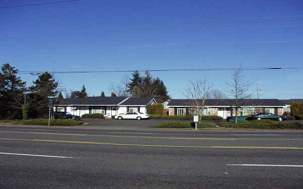 12715 NE Glisan St in Portland, OR - Building Photo - Building Photo