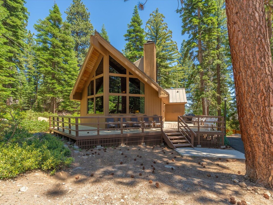 372 Rim Dr in Tahoe Vista, CA - Building Photo