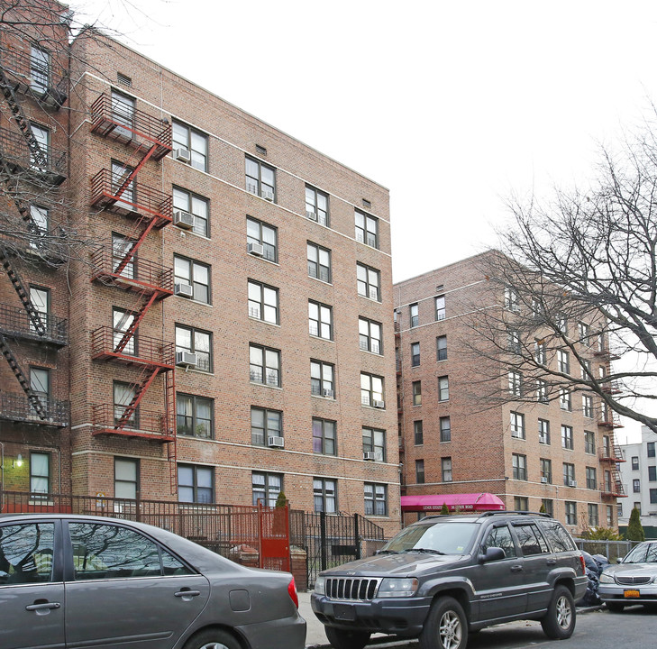 261 Lenox Rd in Brooklyn, NY - Building Photo