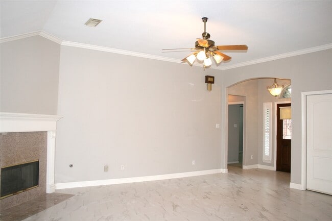 302 Friends Knoll Ln in Friendswood, TX - Foto de edificio - Building Photo
