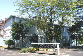 Barclay Square in Troutdale, OR - Foto de edificio - Building Photo