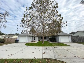 2131 N Pinecone Ave in Lecanto, FL - Building Photo